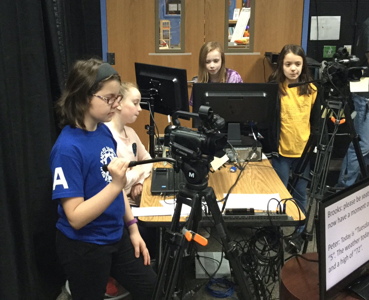 ashland_tablet's tweet photo. Each morning our news team is working hard. Thanks to Mr. Benware for helping our news team. #ashlandsoar @brentbenware https://t.co/RgerH4LDHX