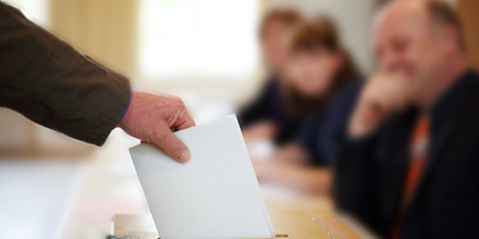 cnfpt's tweet photo. Les élections #Municipales2020, c'est dimanche ! Pour assurer le bon déroulement du scrutin sur tout le territoire, le #CNFPT met à disposition des agents des #mairies des ressources sur l’organisation d’un isoloir, la composition d’un bureau de vote… 👉 https://t.co/AZasFTg6PW https://t.co/OVIY91uVjY
