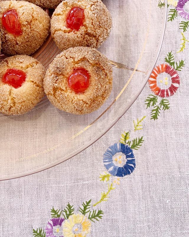 puns_and_buns's tweet photo. Baking my way through this crisis like most others with these boob-like soft and chewy and lemon-scented amaretti. Recipe coming..needs a tweak or two first but don’t we all, most importantly got the glacé cherries on there. 🍒 Not enough glacé cherries in the world #bringbac… https://t.co/SnUE3SWoEE
