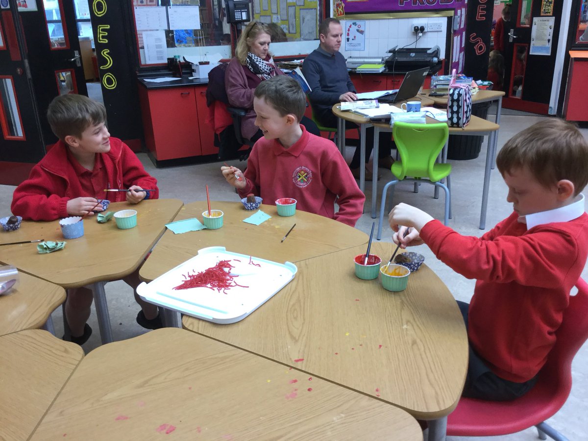PPSMrsJones's tweet photo. Year 4EJ made volcano cakes. We used different coloured icing and strawberry laces to create the lava. Diolch yn fawr for helping us Sian. @PPSHealth_Well @PPSSciandTech @PPSExpresiveArt https://t.co/jQamYm8pZG