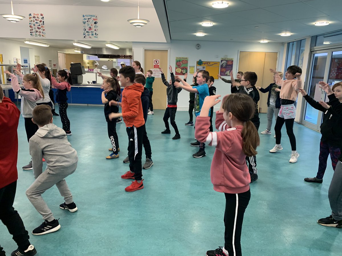 DeanburnPS_P7A's tweet photo. We were being creative this morning first thing this morning! #MaxintheMiddle @NHSForthValley #healthandwellbeing ππβοΈ https://t.co/1KNiuD1bzT