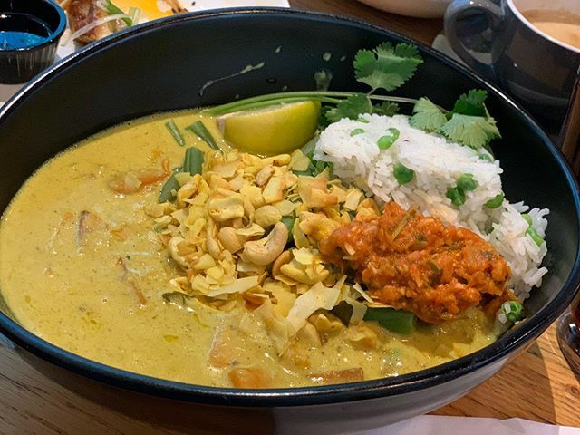 DanielleBlok1's tweet photo. Hier word ik altijd zo blij van. Het oudste gerecht op de @mildredsrestaurants  kaart. Deze Curry is ontzettend smaakvol en heerlijk als het buiten koud is. #currylover #london #veganfood https://t.co/Mpdu4xey6C