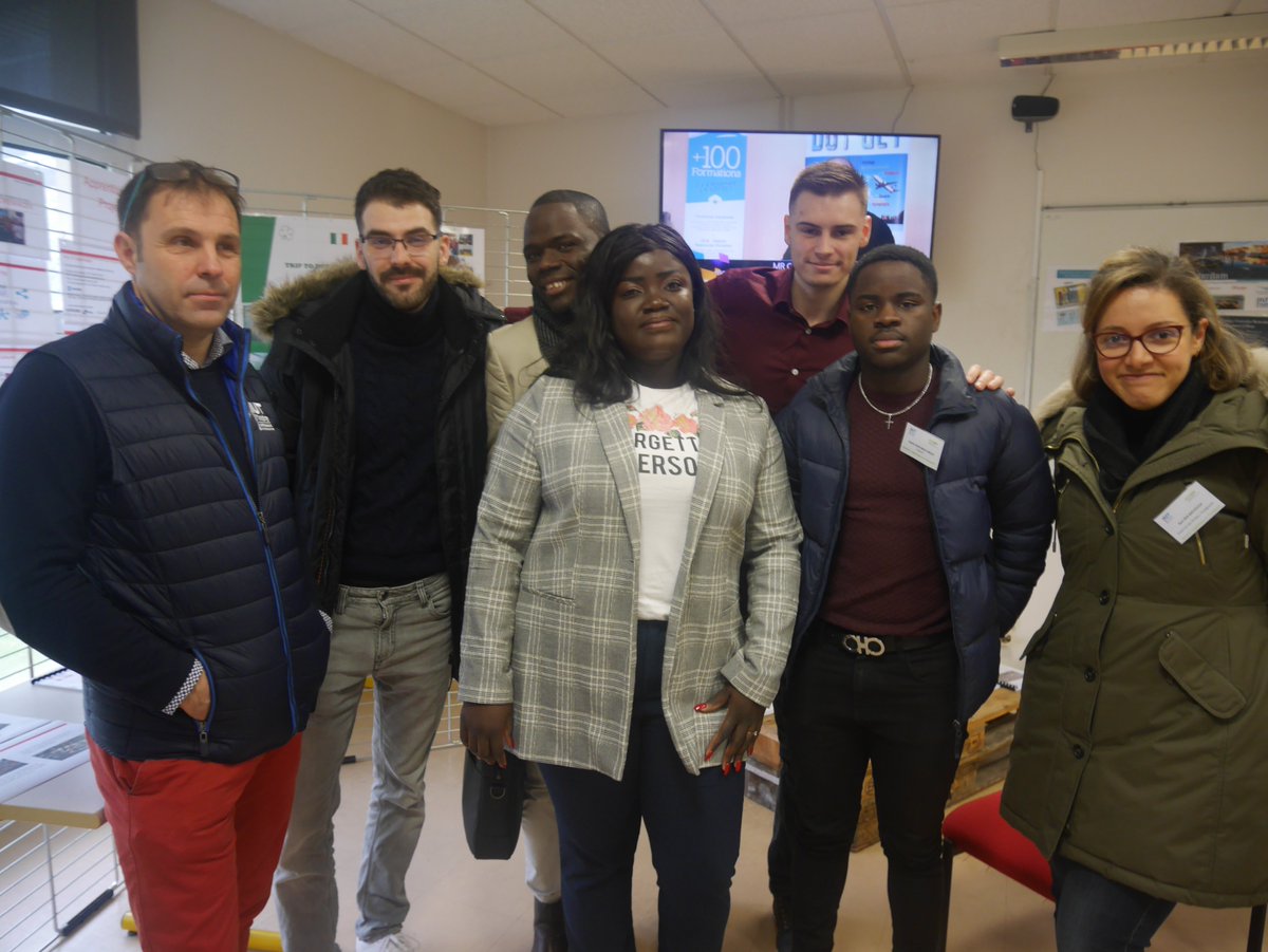 IutIndre's tweet photo. [Retour en images] La journée portes ouvertes est également l'occasion de recroiser d'anciens étudiants de l'IUT, fiers de revenir, que nous sommes toujours heureux de retrouver ! #IUTIndre #JPO2020 #DUTTC #DUTGLT https://t.co/TCC5aNXZ5w
