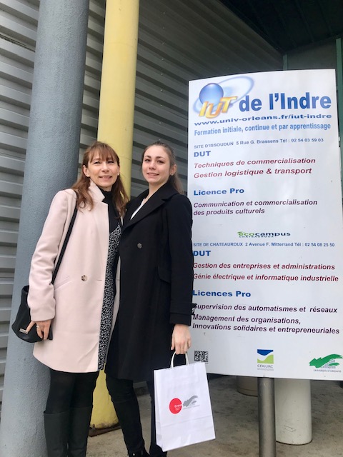 IutIndre's tweet photo. [Retour en images] La journée portes ouvertes est également l'occasion de recroiser d'anciens étudiants de l'IUT, fiers de revenir, que nous sommes toujours heureux de retrouver ! #IUTIndre #JPO2020 #DUTTC #DUTGLT https://t.co/TCC5aNXZ5w