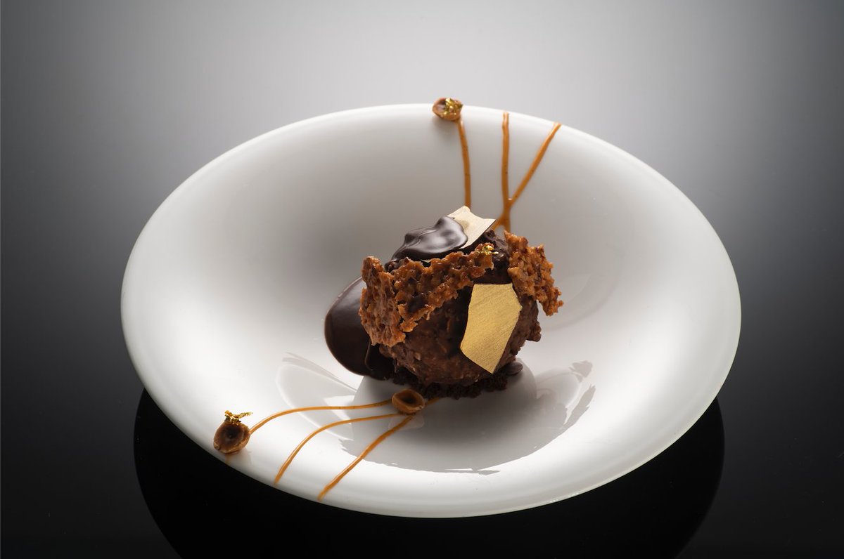 HakkasanDoha's tweet photo. Spoil yourself with our Milk chocolate and hazelnut parfait with warm chocolate sauce.

#Hakkasan #HakkasanDoha #DohaFoodies https://t.co/HVEUUnxZ4C
