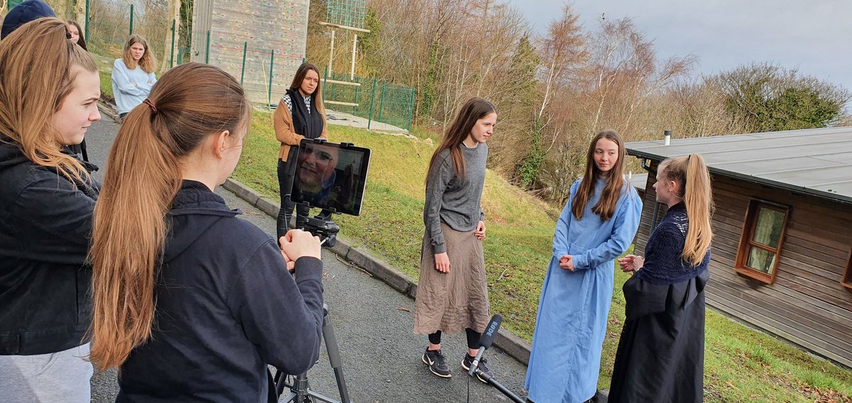 MakingFutureHQ's tweet photo. We've just left Newcastle where we were helping young people to explore the events of 100 years ago through filmmaking, across a two day residential. Mini masterpieces coming to a screen near you soon! #CreativeCentenaries #GreenScreen https://t.co/lgCkKe1Jnd