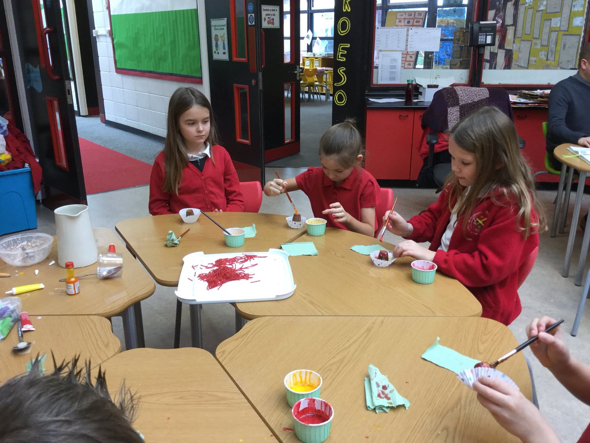 PPSMrsJones's tweet photo. Year 4EJ made volcano cakes. We used different coloured icing and strawberry laces to create the lava. @PPSHealth_Well @PPSSciandTech @PPSExpresiveArt https://t.co/yQz8mIMols