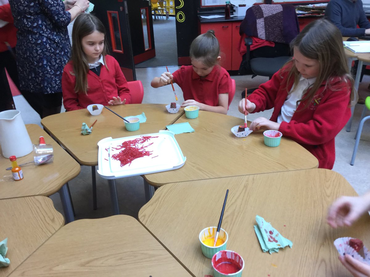 PPSMrsJones's tweet photo. Year 4EJ made volcano cakes. We used different coloured icing and strawberry laces to create the lava. @PPSHealth_Well @PPSSciandTech @PPSExpresiveArt https://t.co/yQz8mIMols