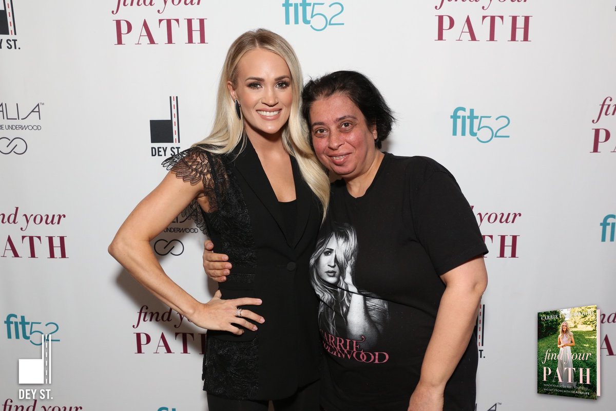 DeborahFarina2's tweet photo. @carrieunderwood Happy birthday wishing u a great birthday.God bless.was great meeting u last week. https://t.co/cILsgnuYM3
