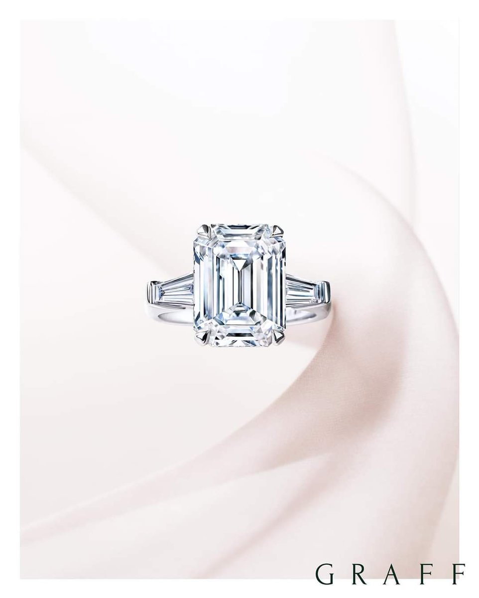 CdeCMag's tweet photo. Graff • Fall in love with Graff | Scintillating symbols of love, crafted for eternity.
.
#FallinLoveWithGraff
#GraffDiamonds https://t.co/DAJ25diAxj