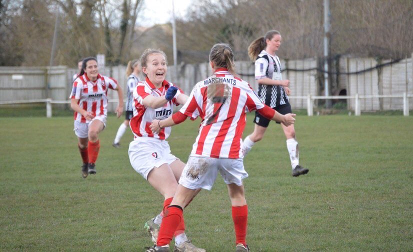 CTWomenFC's tweet photo. 📸 A few action shots from the weekend! Keep an eye out on our Facebook page for more, later on in the week.
.
📷 courtesy of @WillLukerJourno 
.
#CTLFC #CTFCLadies #CTFC #Cheltenham #CheltenhamTown #CheltenhamTownLadies…
https://t.co/AAhWXBfem1 https://t.co/Yn0FeLDX3t