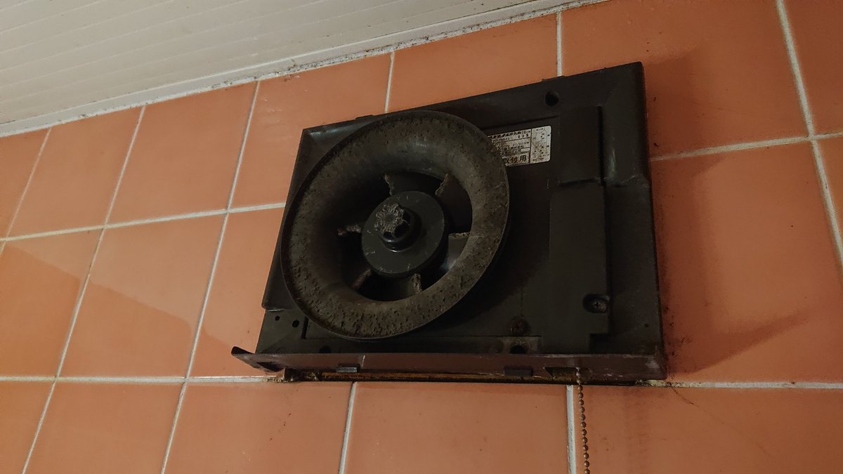 R H 浴室換気扇の交換をしてきました ゞ 数ヶ月間壊れているのに放置していたそうです 浴室のカビ予防の為に換気はしっかりとしましょう Eﾌﾟﾗｻﾞ 柏崎 換気扇 浴室 Panasonic