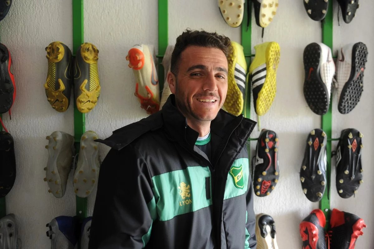 El ex director técnico de Gimnasia La Plata y Defensa y Justicia Mariano Soso se convertirá en el nuevo entrenador de San Lorenzo, tras el alejamiento de Diego Monarriz. #INFOTVDEPORTEA

tn.com.ar/deportes/esenc…