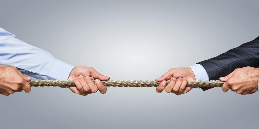 Begin 2020 is de strijd om de hypotheekklant bikkelhard. Lees hoe u optimaal profiteert van een lagere hypotheekrente en ruimere voorwaarden. hypotheek-rentetarieven.nl/nieuws/banken-…