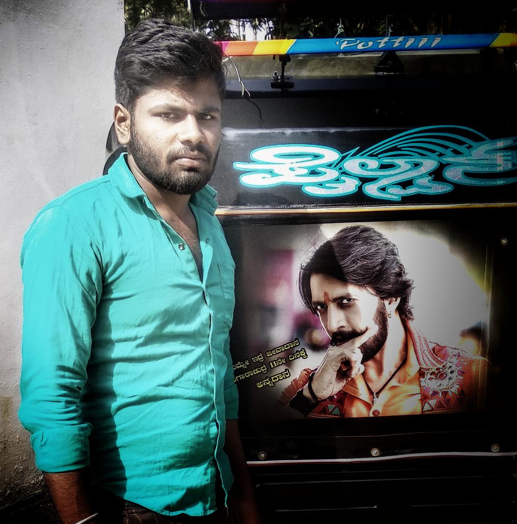 RudreshMadakar5's tweet photo. #Look_simple. 😊
#Smile_Normal 😍
#still_single 👤
#No_mingle 👫
#Kiccha 😍 https://t.co/ToO052iWbF