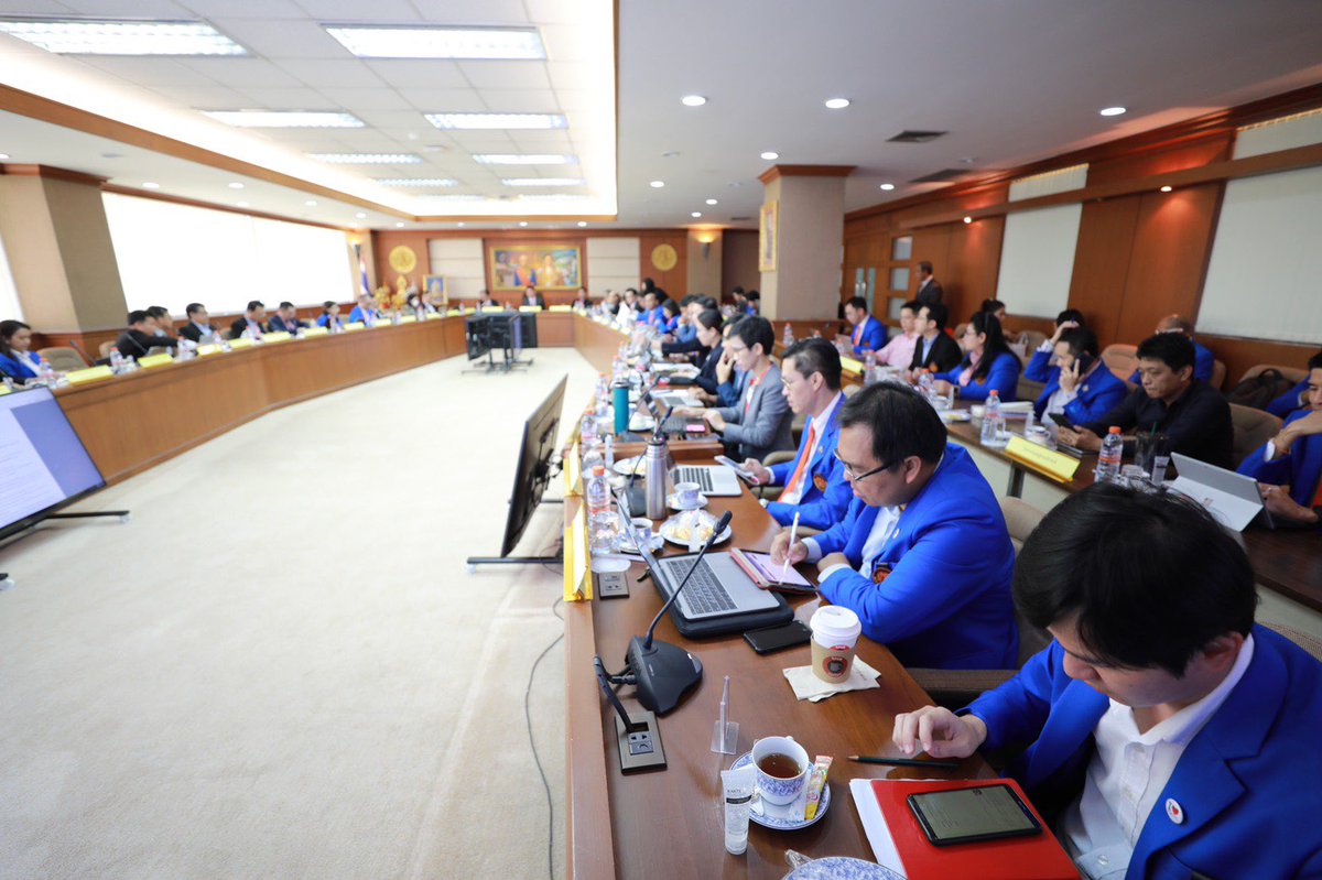 พระจอมเกล้าฯลาดกระบัง ประชุมการบริหารความเสี่ยง (Risk Management)สู้ภัย COVID-19  หลักสำคัญ คือ 1.ต้องมีผู้บัญชาการ 2.ระบบการสื่อสาร เข้าใจง่าย รวดเร็ว แม่นยำ เข้าถึงทุกคน 3.โครงสร้างต้องชัดเจน 4. ใช้เทคโนโลยี สู้ และพัฒนาการเรียนออนไลน์เต็มรูปแบบ!! 
#ไวรัสโควิด19 #riskmanagement