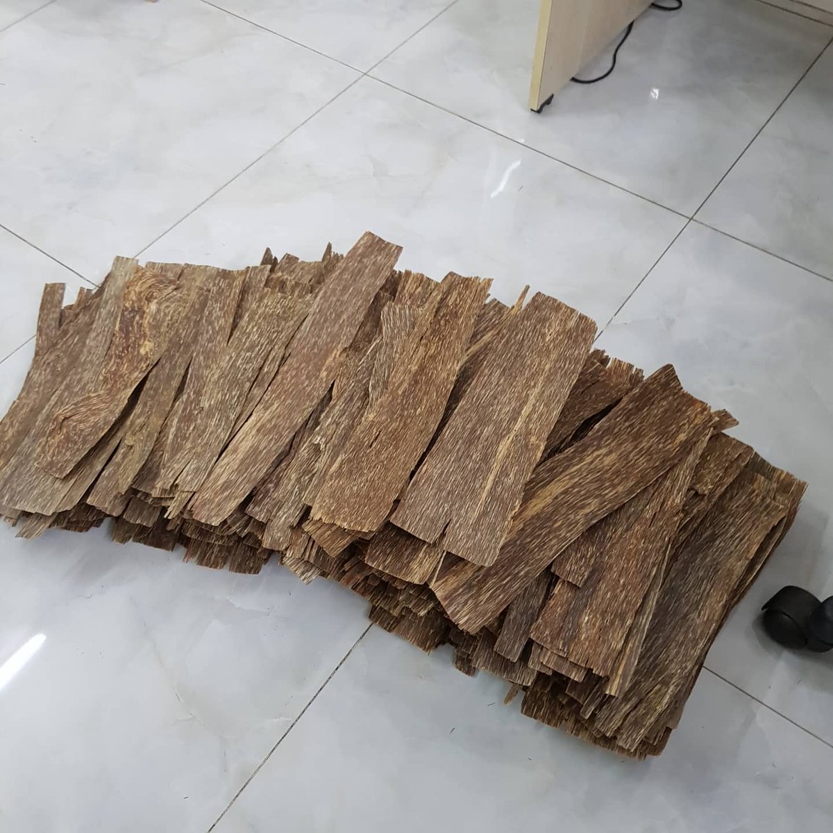 AgarwoodTT's tweet photo. 🌟 Special flat oud 1A and 3A
🌳 Big pieces - Strong sweetest
🌳 Thickness 0.8mm
🌺 Sweet and lots of bubble oil
📞 Contact me at WhatsApp:+84386693735
#vietnamoud #flatoud #flatoudAAA #oud #bukhoor #bakhoor #saudi #Kuwait #qatar #emirates #oman #yemen #uae #bahrain #mecca https://t.co/Tnhvv5j16A