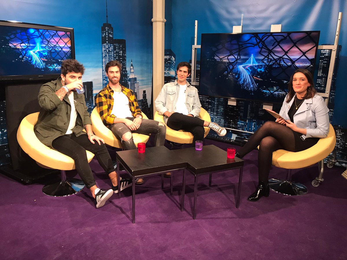 DejateTV's tweet photo. 🔴EN DIRECTO ▶️  

#NuestroPrimerPrograma con @TeresaNovillo entrevistando a @lemotoficial 

📺Ya en #TDT, #Apps y #online en https://t.co/l0A8l1ldo5 https://t.co/Utoip1Wrl0