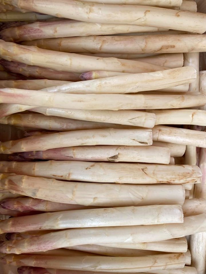 We couldn't be happier asparagus is back in season! #paris #cooking #veggies