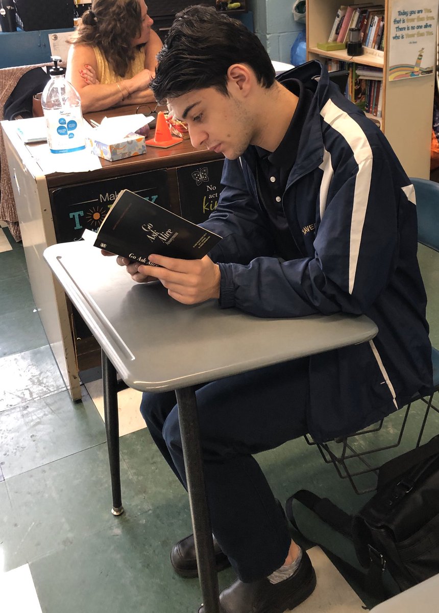 DNapoliXHS's tweet photo. Read This! Seniors pick a random book, read the back, plus three pages, and pitch the book to the class! Some are walking away with a new read for pleasure! A win for the English teacher! #minilesson #eng12 https://t.co/QSNZtWl4Du