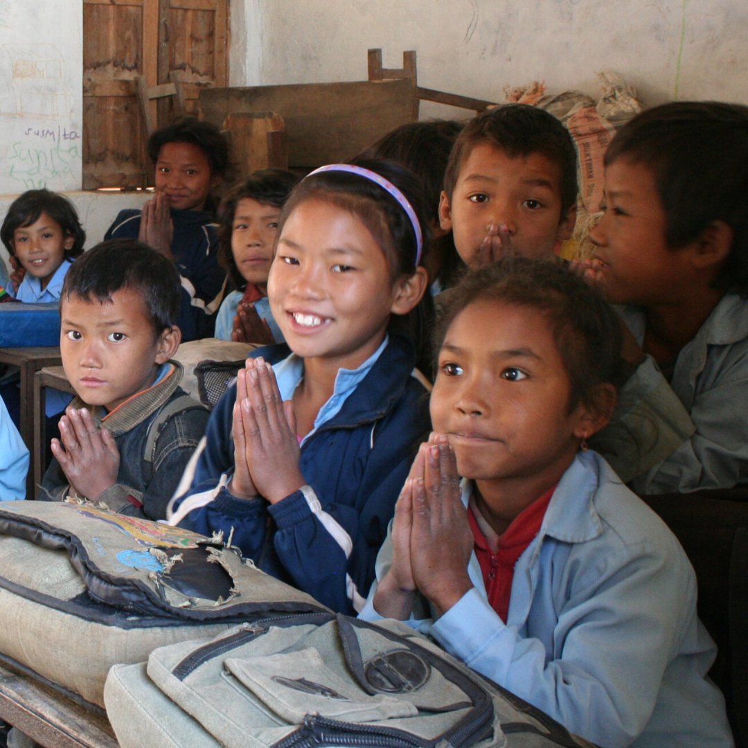 For the last 20 years, Karuan-Shechen has worked to remove barriers and provide access to education for Women and girls. Learn more and support us: karuna-shechen.org/news/educating… 
#InternationalWomensDay #WomenforChange #Altruism #Nepal #India