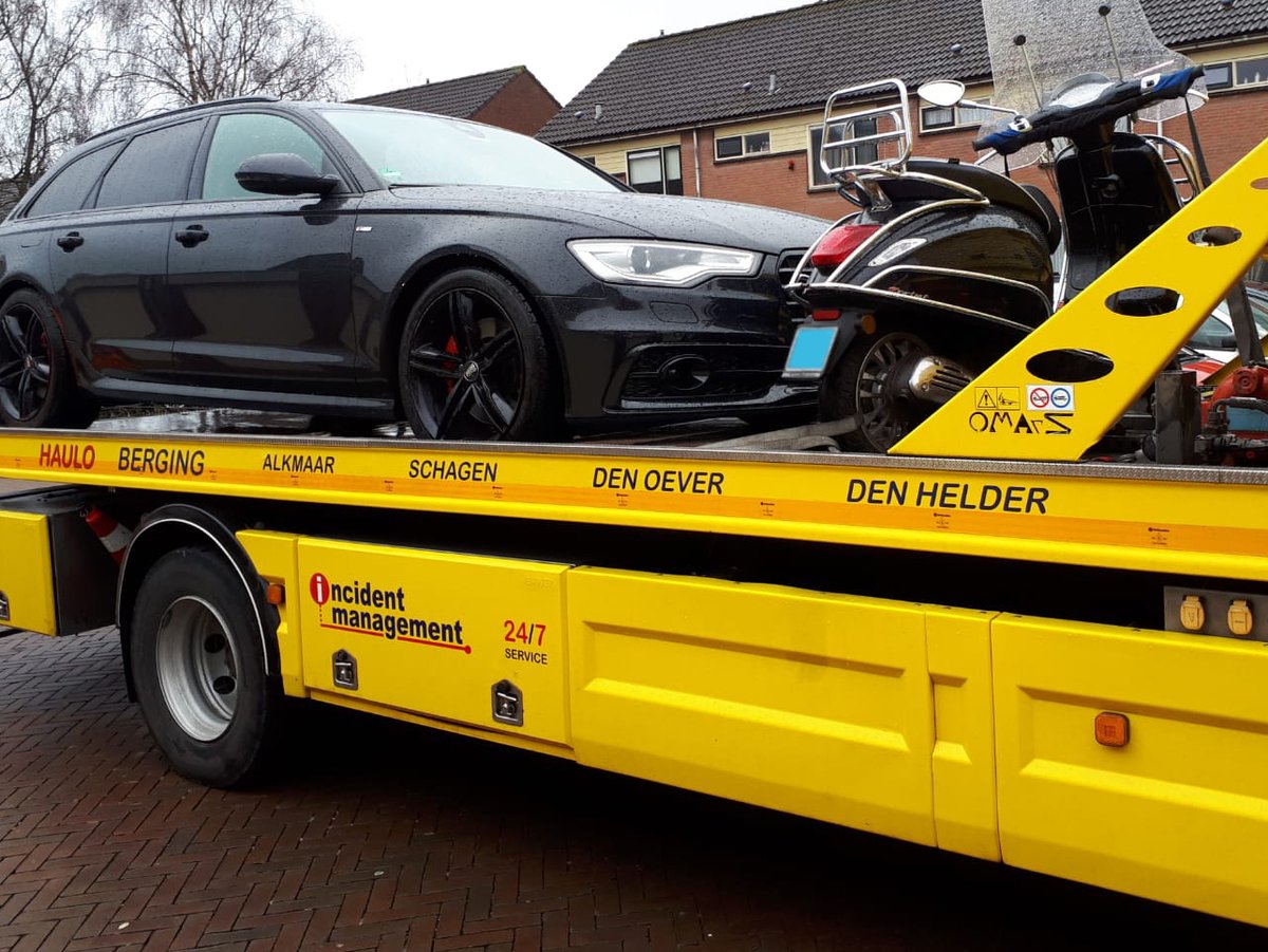 Bij een inval in een woning aan de Wibautstraat heeft de politie dinsdag een hoeveelheid verdovende middelen in beslag genomen.