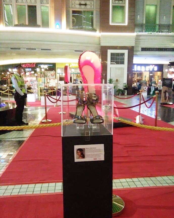 menggalurks's tweet photo. THIS IS IT! In celebration of #InternationalWomensDay, Newport Mall Resorts World Manila exhibits shoes &amp; stories from PowHERful Filipina women &amp; #MaineMendoza is a part of it!

Visit the exhibit @ 2F The Plaza from March 4-12! Take a photo of @mainedcm's stiletto when you visit! https://t.co/wWPk9eTChE