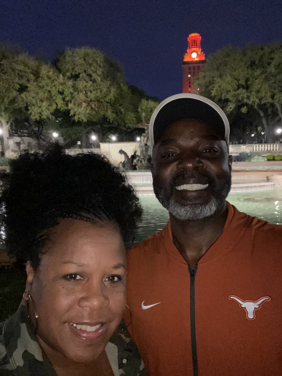 Vonnie_Gurl_'s tweet photo. ๐ค๐ฝ๐งก๐ค๐ฝ#towerlighting #Big12champions #number2 #FloKnows #proudwifey https://t.co/vjZmqoGPbx