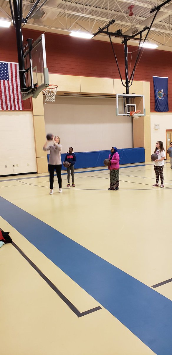 adix62411's tweet photo. I mean, wouldn't you have loved to play some ball with your principal as the start of your day!? @McMahonTigers  good choice of shoes today! 

#tigersPRIDE https://t.co/IlOJKa76Xe