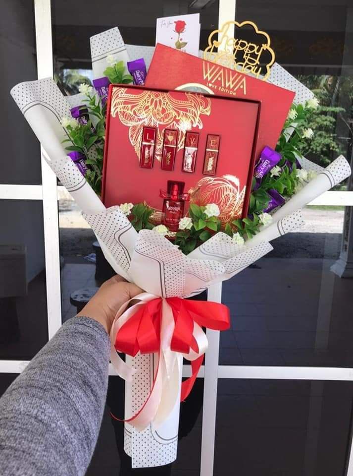 cik_Qiera's tweet photo. Tak ada idea nak bagi hadiah buat tersayang 😣 Meh pm saya untuk dapatkan Wawa Love Edition ni sure ksygn tersenyum lebar 😉 ITEM READY STOCK ‼️Berminat boleh whatsapp saya https://t.co/PjWpFG1AaN #wawaloveedition#wawamysteriousromance @KKeusahawanan @wawa_zainal @aerilzafrel https://t.co/AlnUkaL11J