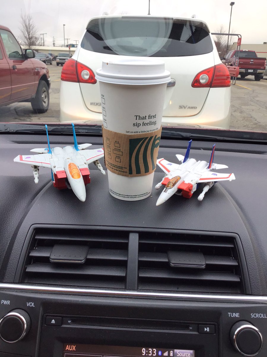 Ironhidensh's tweet image. The old and the new. #deskbot #dashbot #robotswithcoffee @robotswcoffee @RwCJesse