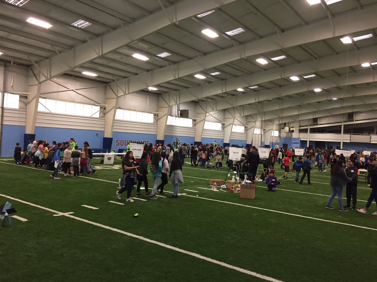 FSSouthside's tweet photo. We enjoyed hosting STEM WARS yesterday. Lots of young scientists and engineers in here! @FSSchools https://t.co/ij0ni2y5dJ