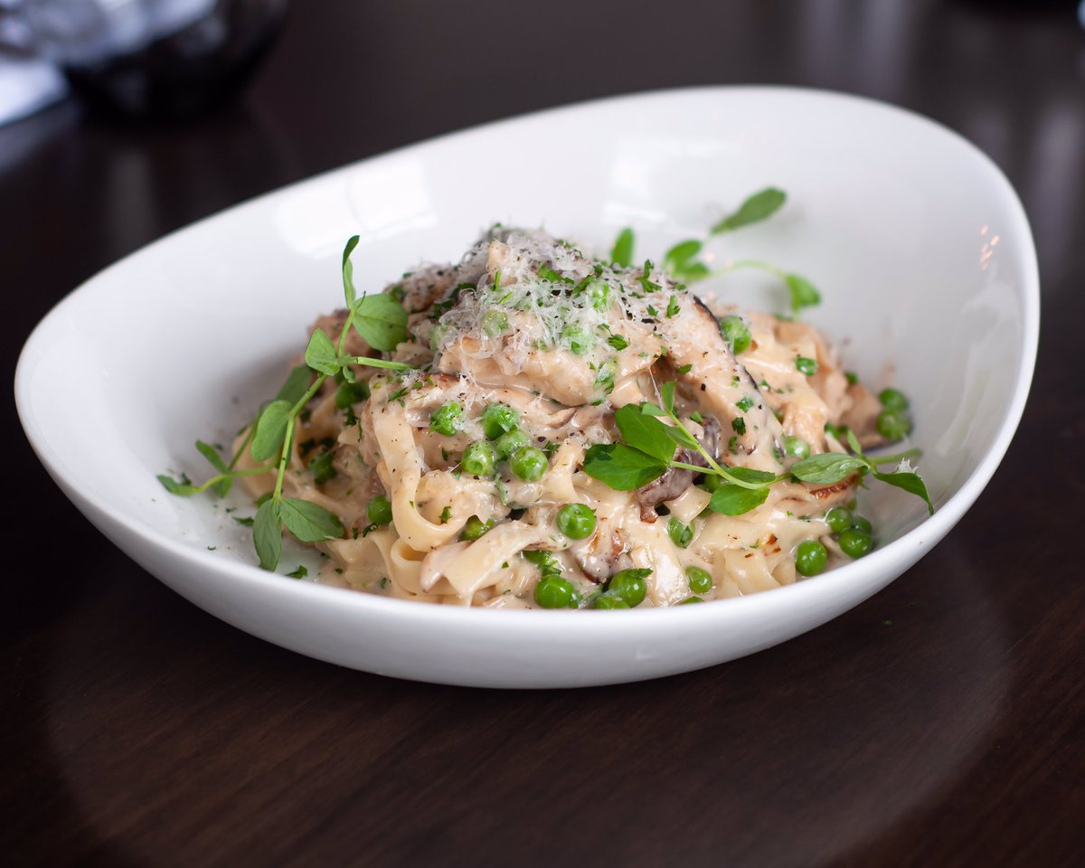 Lunch Special: Chicken Tetrazzini. Sauté garlic, onion, mushrooms, chicken, tagliatelle, peas, parmesan &amp; parsley. $15. Lunch 11:30 am - 3:00 pm daily. #lunch #bowl #chicken #tetrazzini #Dartmouth #dartmouthcrossing