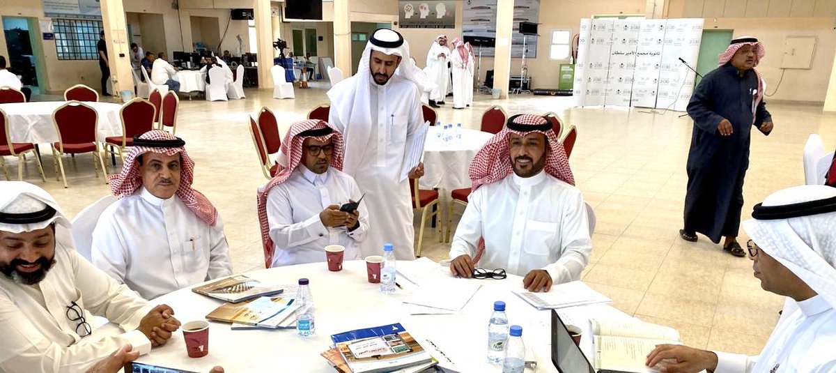 Arabic2002's tweet photo. مشاركة قسم اللغة العربية بـ #تعليم_الرياض في المبادرة الوطنية لتقديم الدروس للطلاب #التعليم_عن_بُعد https://t.co/2AiewsiTdo