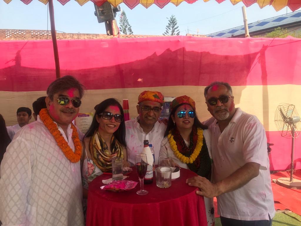 ImranZaki9's tweet photo. Holi Party @ Shrreya Pande https://t.co/zbec5k0ajC