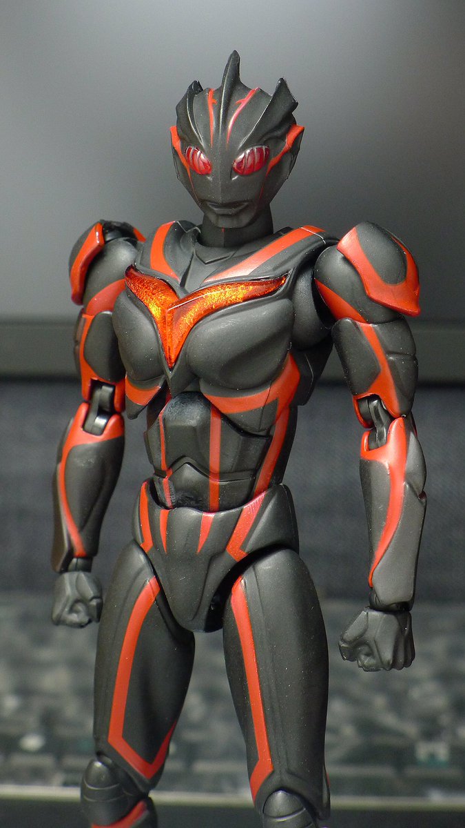 アクトのダークザギ。かなり邪悪感満載のウルトラマンですね。スタイル