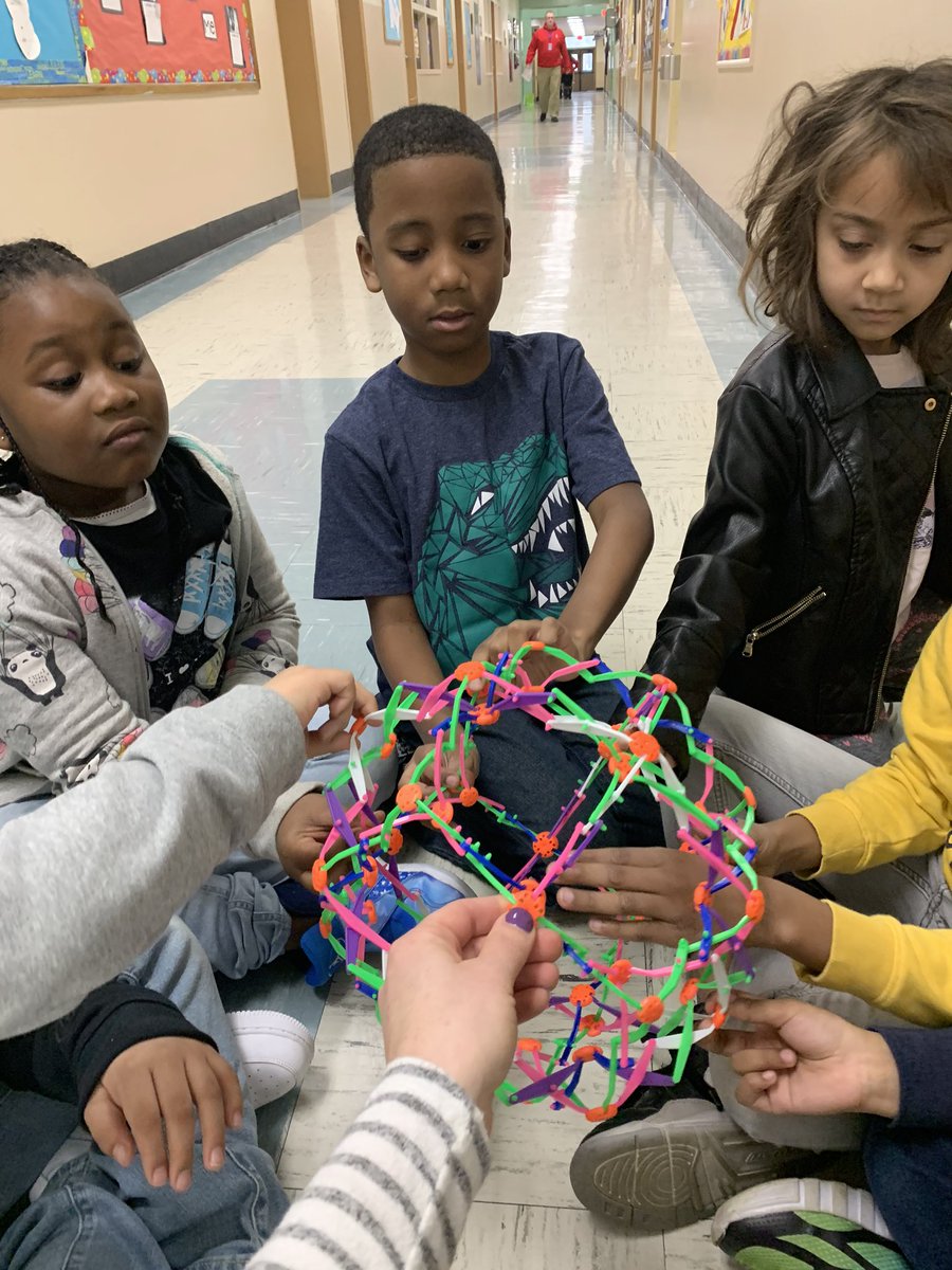 KerriPieper's tweet image. We can do hard things! Whether it’s moving to a new home, taking a math test, or learning about hard vowel teams, we know the strategies to use to succeed! #LookfortheAwesome @VS24District @VSWellness