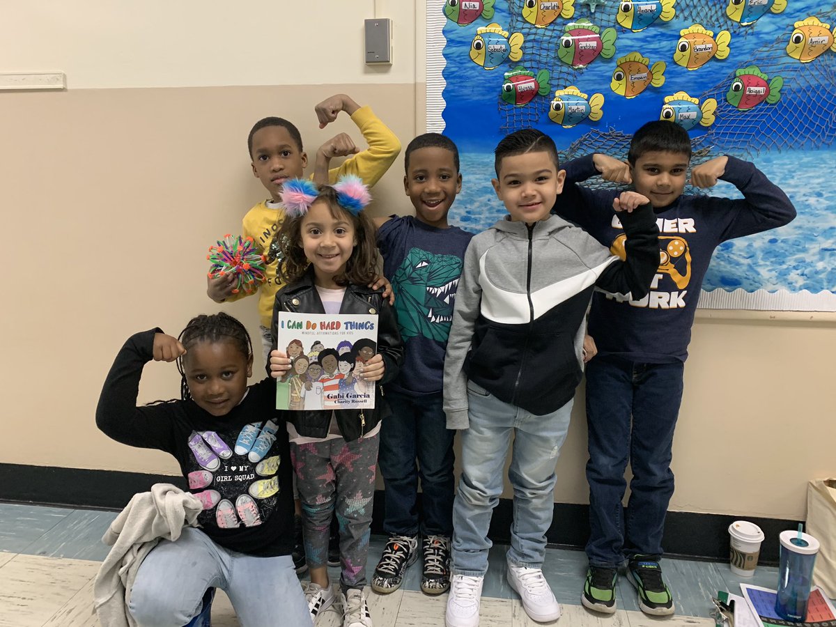 KerriPieper's tweet image. We can do hard things! Whether it’s moving to a new home, taking a math test, or learning about hard vowel teams, we know the strategies to use to succeed! #LookfortheAwesome @VS24District @VSWellness