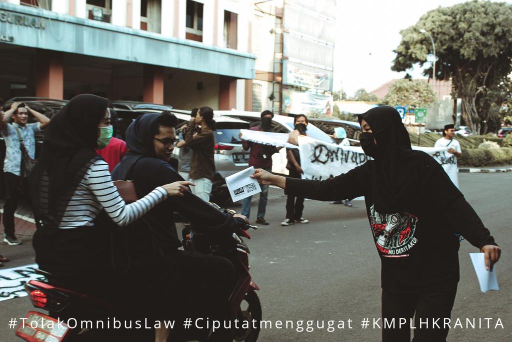 Selasa, 10 Maret 2020
Aksi kampanye lanjutan untuk membangun aliansi di UIN Jakarta
<a href="/jatamnas/">JATAM Nasional</a> <a href="/YLBHI/">YayasanLBHIndonesia</a> <a href="/LBH_Jakarta/">LBH JAKARTA</a> <a href="/Dandhy_Laksono/">Dandhy Laksono</a> <a href="/JDAgraria/">#JogjaDaruratAgraria</a> <a href="/AksiLangsung/">#ReformasiDikorupsi</a> <a href="/kasbi/">kasbi</a> <a href="/Dema_Uinjakarta/">DEMA UIN JAKARTA</a> <a href="/uincommunity/">UIN | IG: @uincommunity</a> 

#TolakOmnibusLaw #ReformasiDikorupsi #ciputatmenggugat