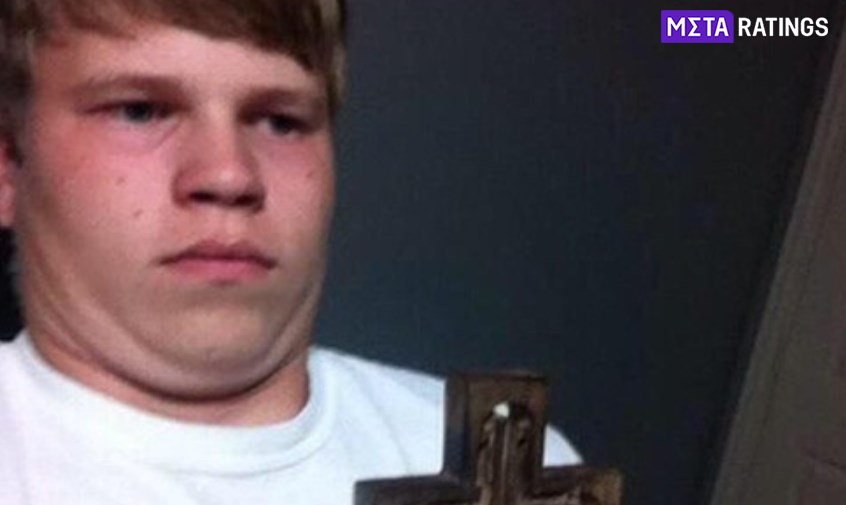 мем с крестом. мужик с крестом. чернокожий мальчик с крестом. парень с крестом мем. куплинов с крестом.