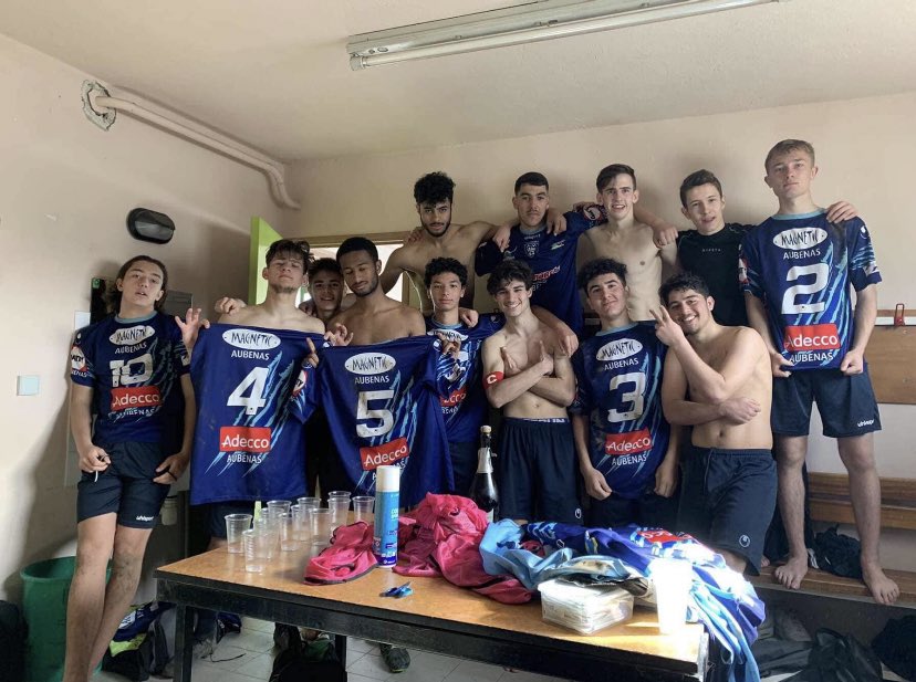 ASSAFAUBENAS's tweet photo. #U18 1 R2 💙🤍

▪️J15 championnat R2 Poule B:
ASSAF 🆚 ES Manival Football
Score final ➡️ 4 - 2 ✅ (mi-temps 0 - 2 )
👉 nos buteurs:
- Tao Ferreri ⚽️
- Leo Parguel ⚽️
- Youssef El Amrani ⚽️
- Ahmed All ⚽️

#TeamASSAFU18 R2 💙🤍 https://t.co/35MAXAWVGj