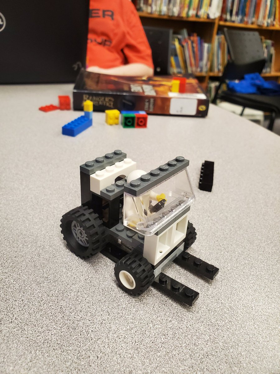 FJewellCormier's tweet photo. Gr 6 Ss @SharonPublic  designing the newest Mars Rovers @MeetEdison  @LEGO_Education . Stay turned for updates of their journeys! #futureengineers https://t.co/JHjkM3Dux9