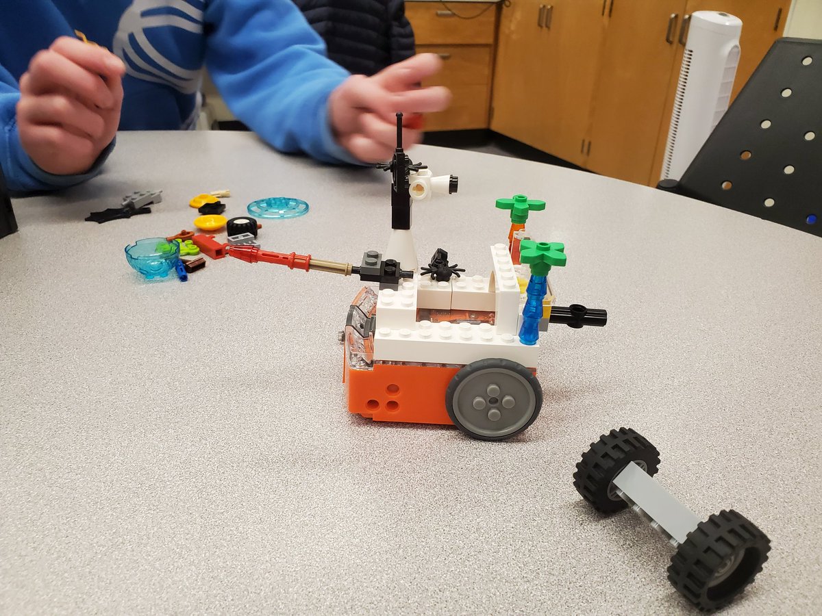 FJewellCormier's tweet photo. Gr 6 Ss @SharonPublic  designing the newest Mars Rovers @MeetEdison  @LEGO_Education . Stay turned for updates of their journeys! #futureengineers https://t.co/JHjkM3Dux9