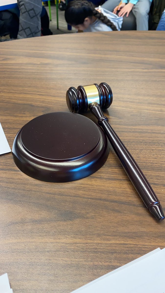 mrsrethmeier's tweet photo. Who Would Win Battles begin today! #4thgrade #whowouldwin #courtroom https://t.co/hxsFZRbwcz