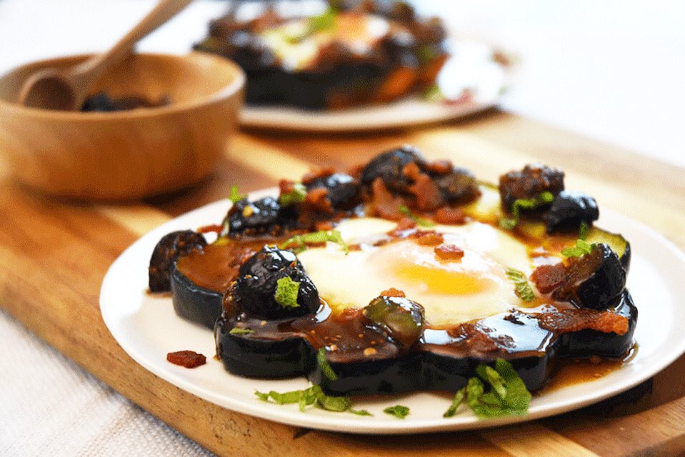 NikkiDinki's tweet photo. Presentation may not be everything, but my Egg in a Squash Hole sure is pretty! https://t.co/snSX2FMByx #meatontheside #eggs #egginahole #theincredibleedibleegg #squash #acornsquash #squashforbreakfast #veggiesforbreakfast #eatyourveggies #moreveggiesplease https://t.co/Bl6KTpYEwZ