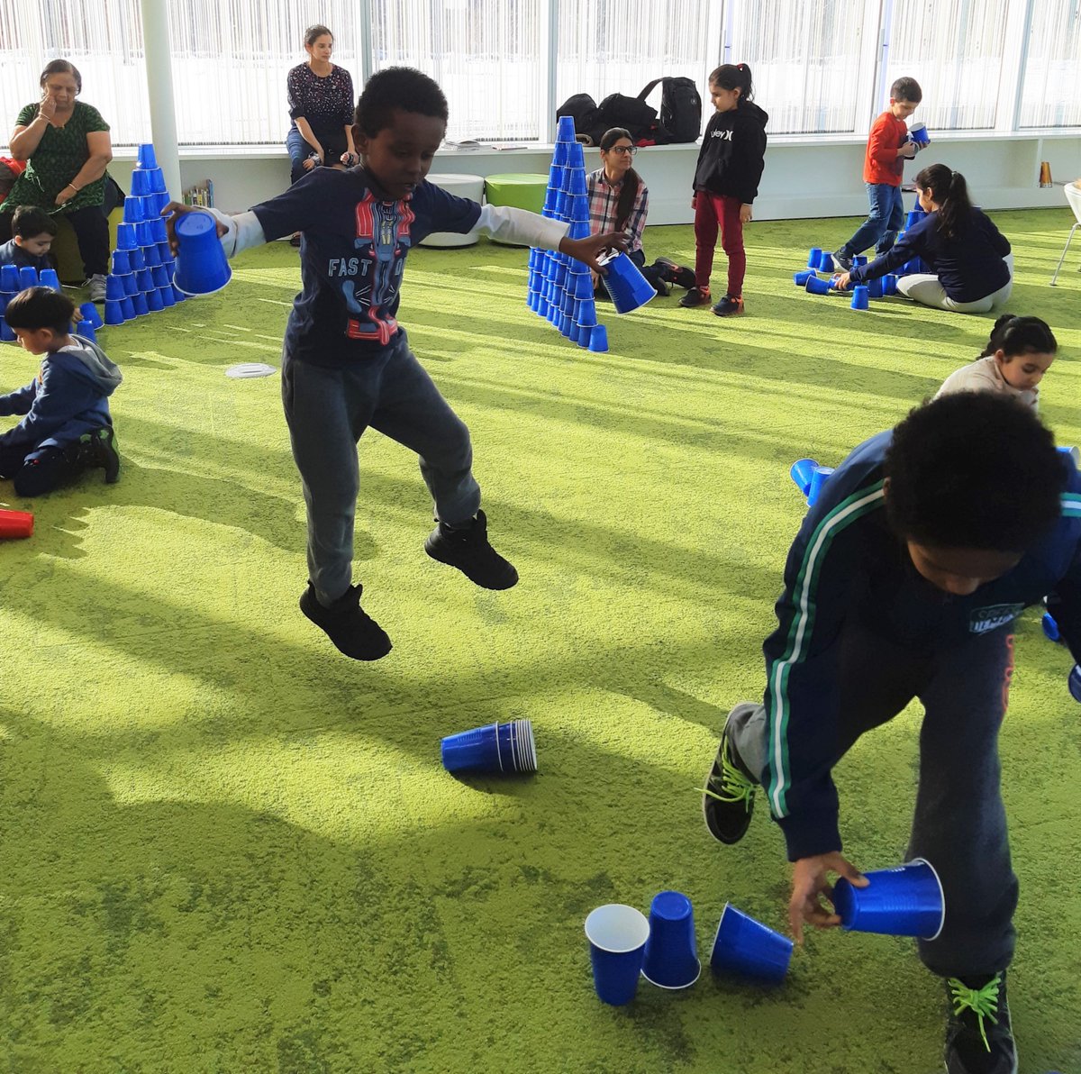 BramptonLibrary's tweet image. Airborne! A &quot;cup&quot;le of enthusiastic builders taking part in the 100 Cup Challenge at #SpringdaleBranch