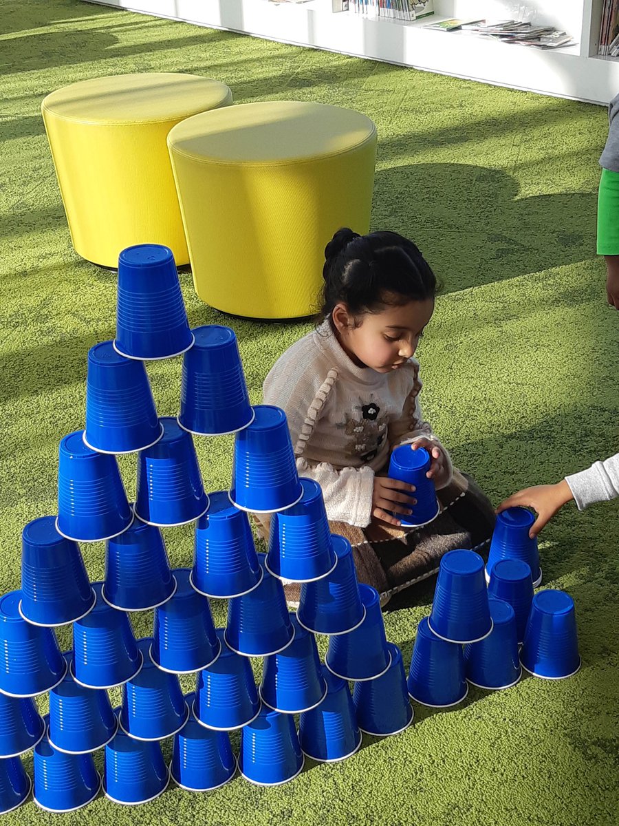 BramptonLibrary's tweet image. Airborne! A &quot;cup&quot;le of enthusiastic builders taking part in the 100 Cup Challenge at #SpringdaleBranch