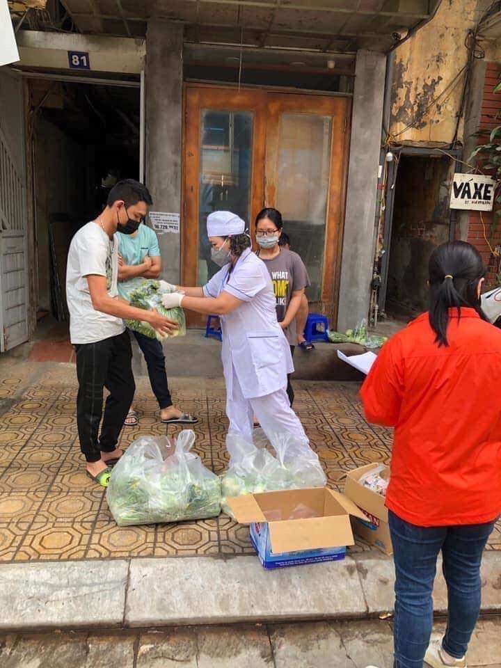western media wont talk about this but the vietnamese government is helping citizens fight the coronavirus by offering free /proper/ meals for people in quarantine areas and free groceries/necessities for a whole neighborhood in lockdown