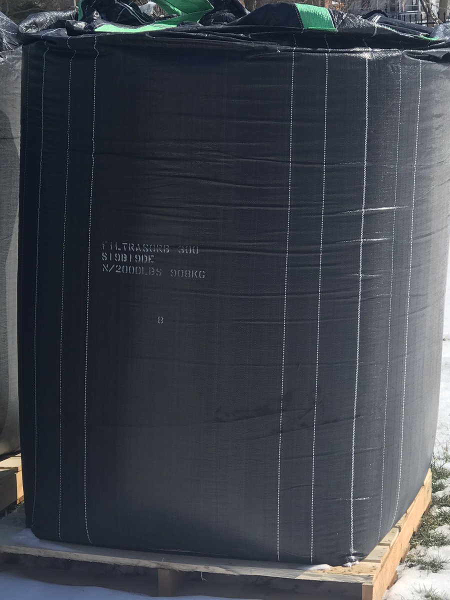 Rebel_Charters's tweet image. Looks like Canada 🇨🇦 has upped the “ante” for Lake Ontario shoreline protection in 2020 with bigger #2000 pound SAND BAGS !!!!!!!!!!