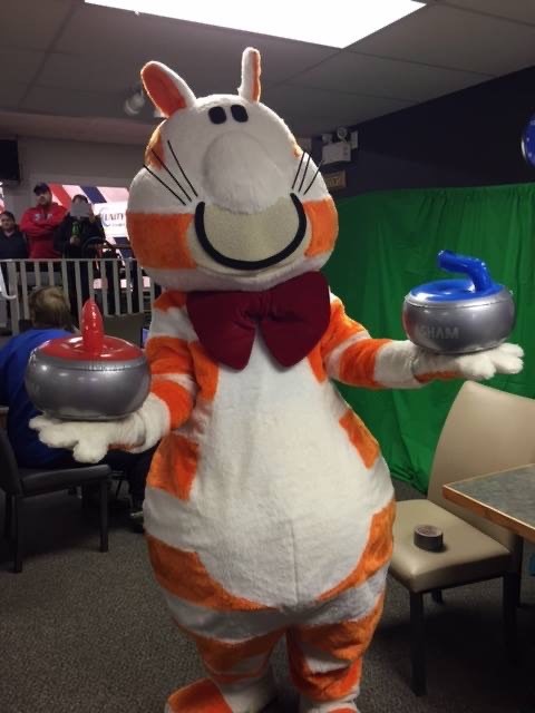 RateFat's tweet photo. This is Fat Cat @UnitySkCU. She’s never been curling before and isn’t sure if she is doing it right. Very good at hurrying hard – grabbed these rocks and ran off the ice before anyone could tag her. This is worth two points, right? 

13/10 future Tournament of Hearts Champion. https://t.co/mvgAd00t7a